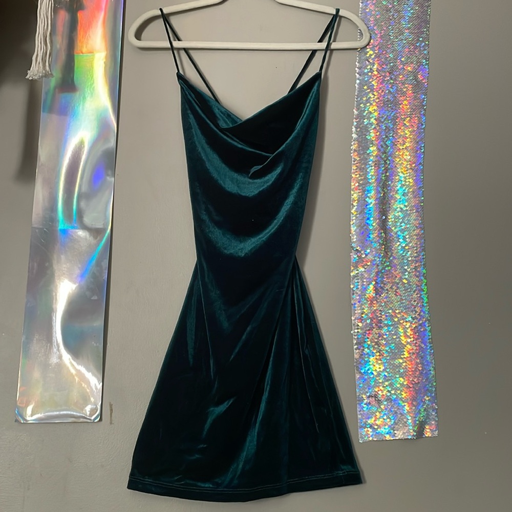 Windsor crushed velvet deep green XS mini dress
